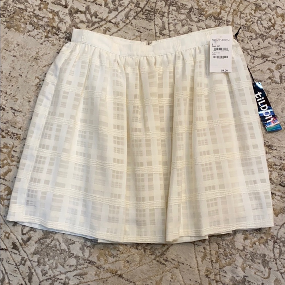 Women’s Tildon Ivory Skirt. Size 6